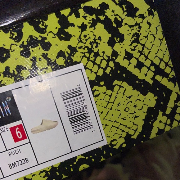 Comfy Slides - Picture 4 of 5